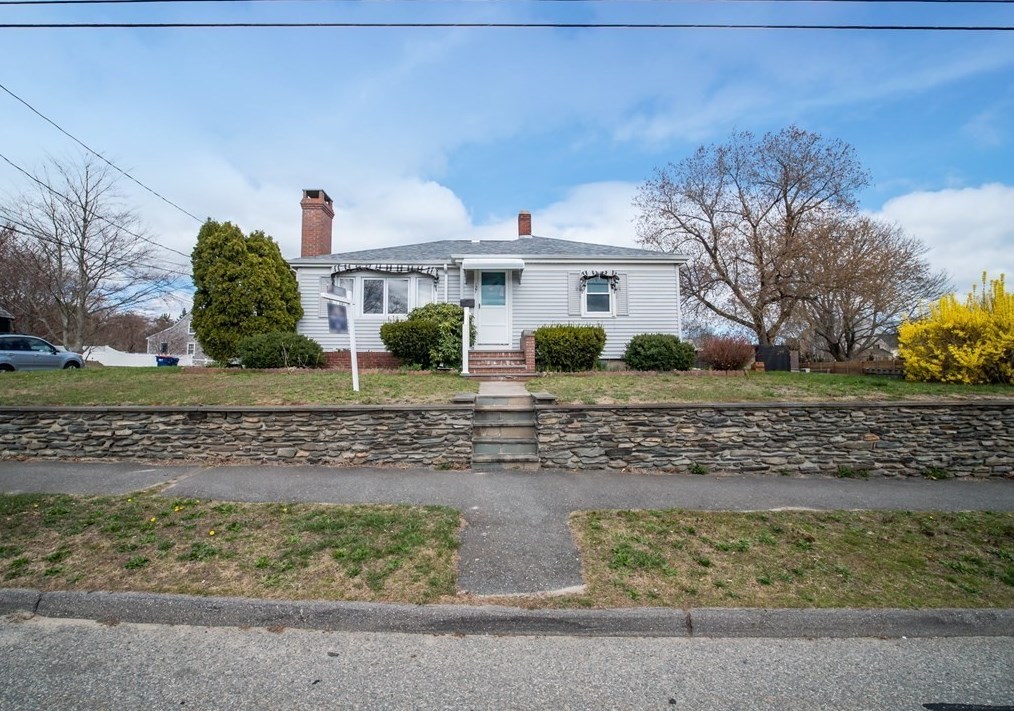 127 Sycamore St, Fairhaven, MA 02719 exterior