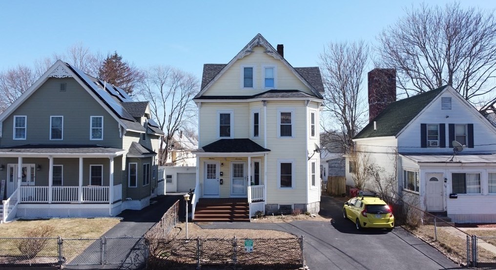 17 4th Ave, Lowell, MA 01854