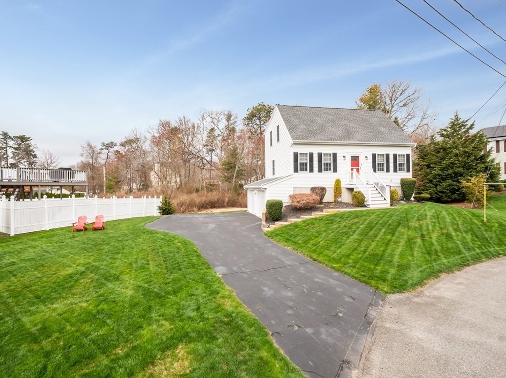 20 Forestview Dr, Fairhaven, MA 02719 exterior