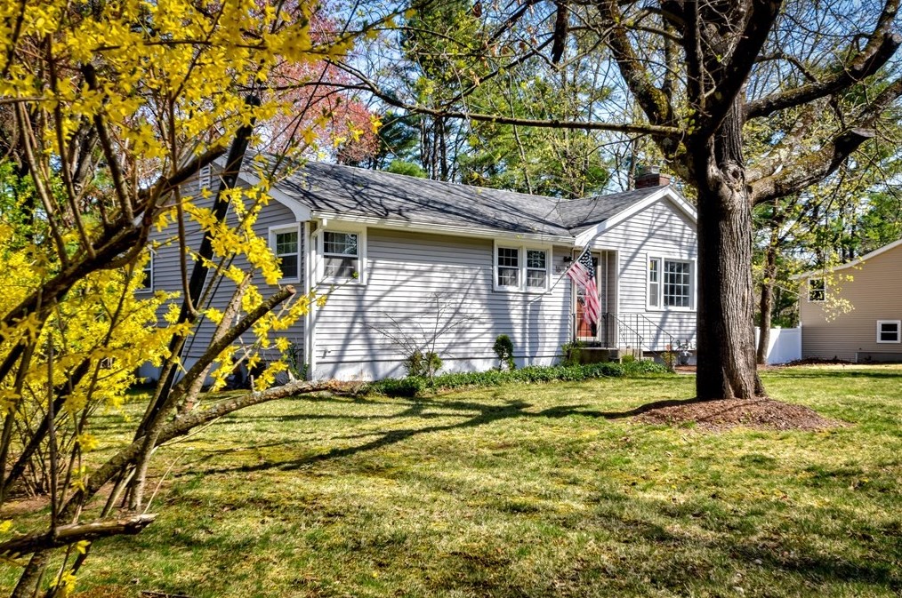 16 Sweet Grass Ln, Holliston, MA 01746 exterior