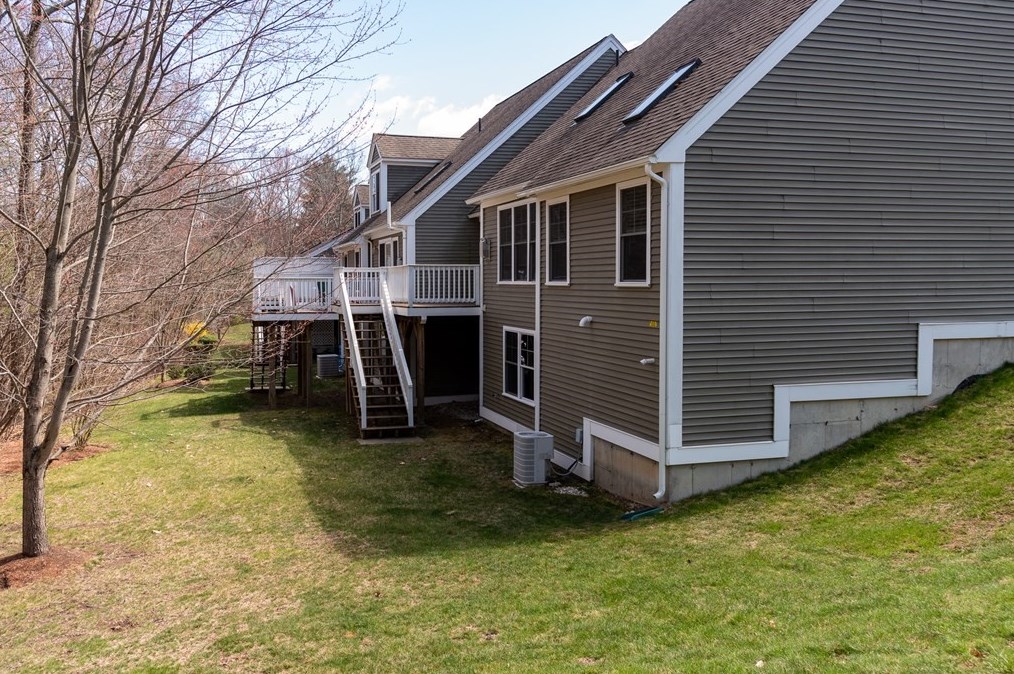 2 Jackson Ct, Uxbridge, MA 01569 exterior