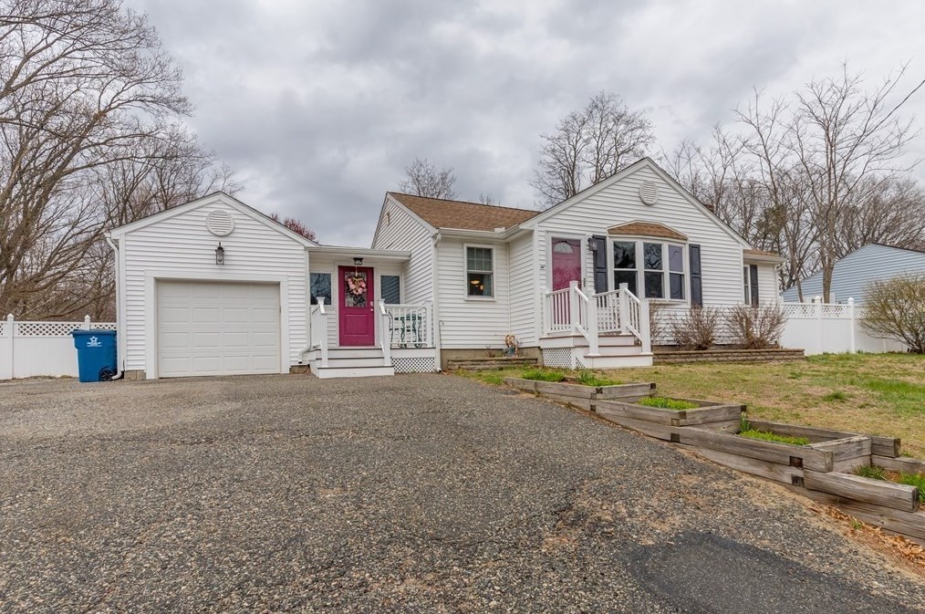 96 James Ave, Tewksbury, MA 01876-3419