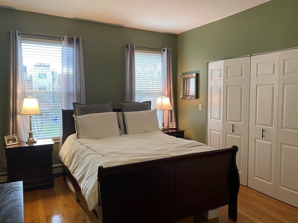 17 Middle St Apt 3, Boston, MA