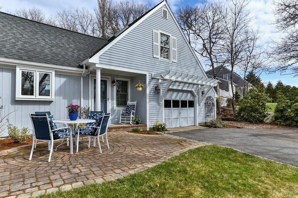 38 Webster St, North Falmouth, MA 02556-3026