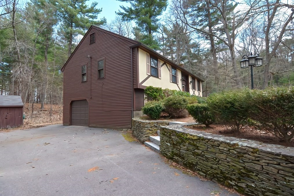 64 Sleepy Hollow Ln, Wrentham, MA 02093 exterior