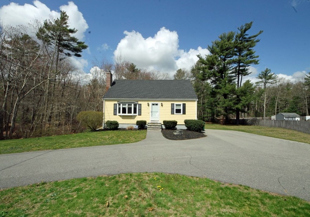 121 Forest St, Pembroke, MA 02359 exterior