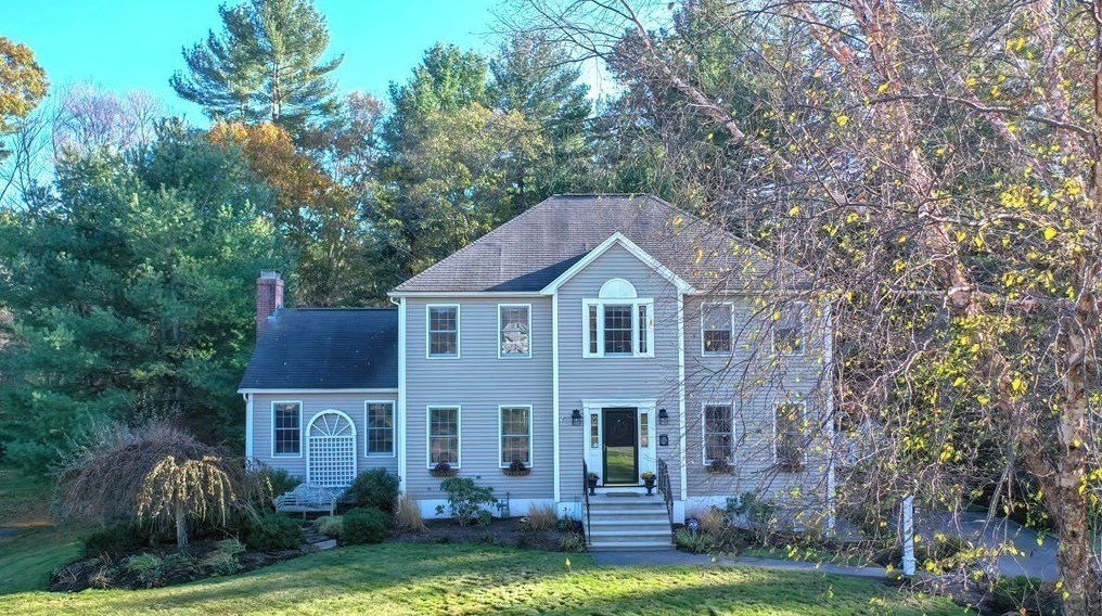 10 Lone Oak Cir, Holliston, MA 01746 exterior