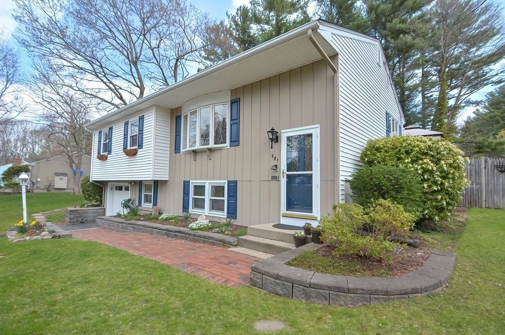 981 Longview Dr, North-Attleboro, MA 02760 exterior