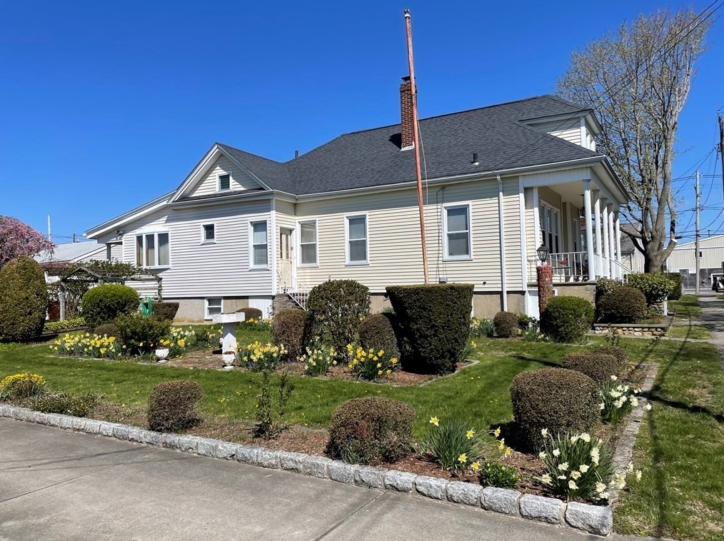 7 Puritan St, Dartmouth, MA 02748 exterior
