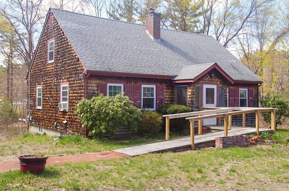 28 Chamberlain Rd, Kates Corner, MA 01824 exterior