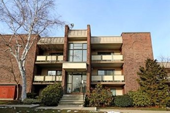 49 Angleside Rd Apt 2, Waltham, MA 02453