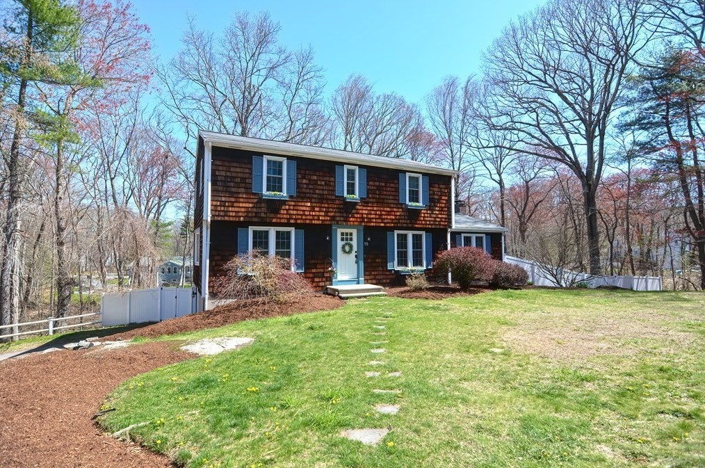 15 Violet Cir, Milford, MA 01757 exterior