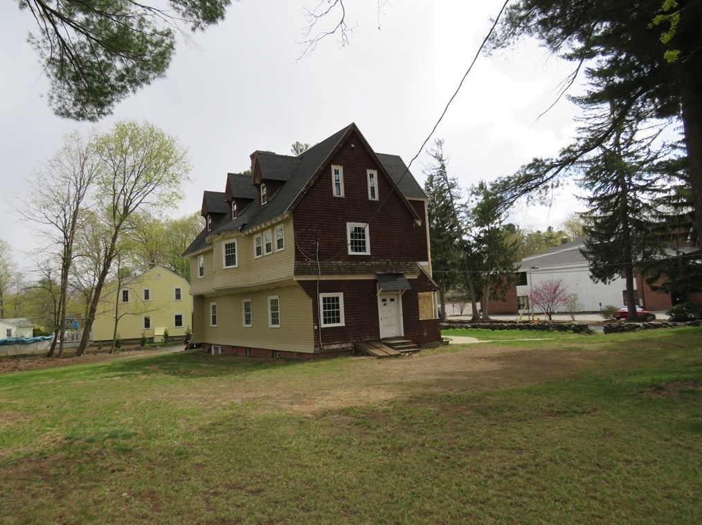 375 Main St, North Lancaster, MA 01523