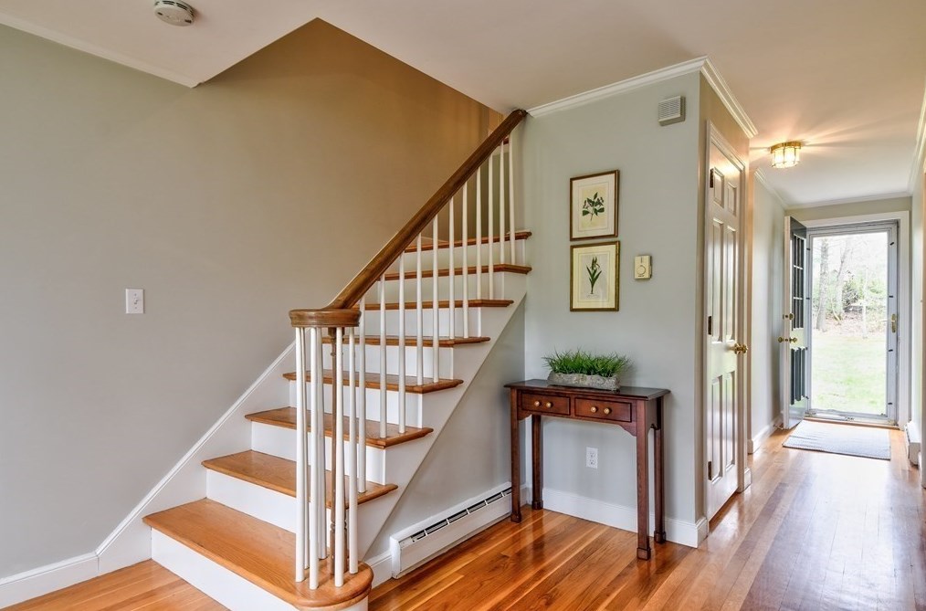17 Colonial Rd, Dover, MA 02030