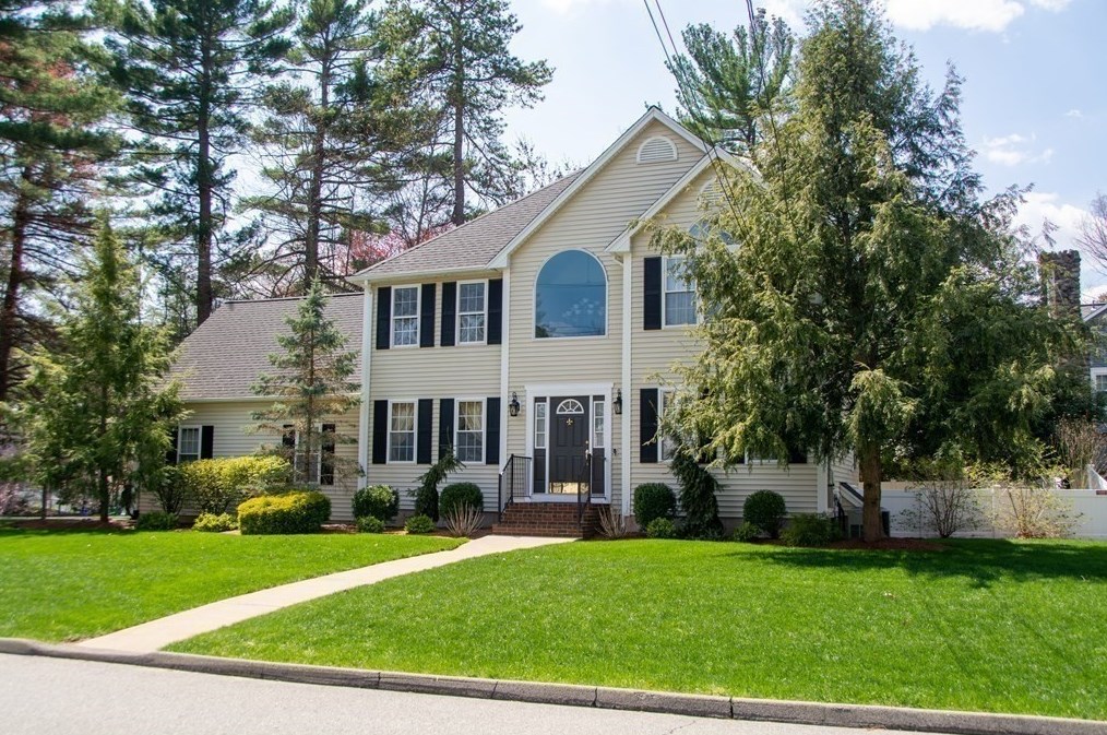 11 Old Stagecoach Rd, South Attleboro, MA 02703 exterior