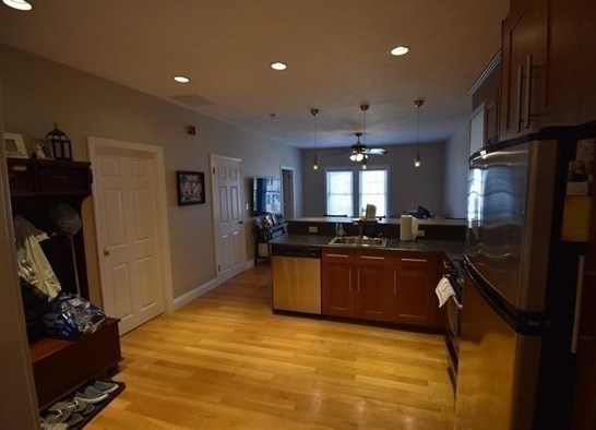 71 Ash St #71, Waltham, MA 02453
