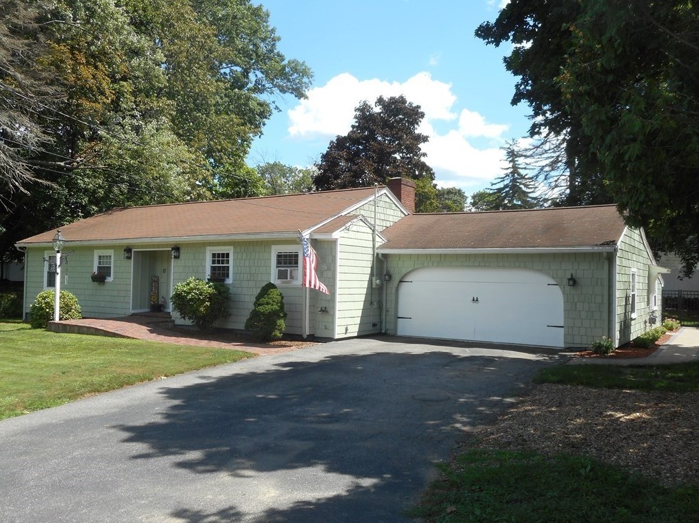 17 Shirley Rd, Andover, MA 01810-3320