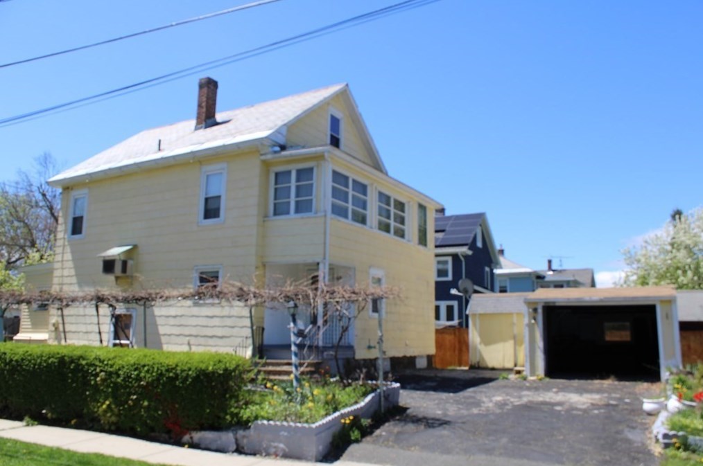 33 Holly Ave, Greenfield, MA 01301 exterior
