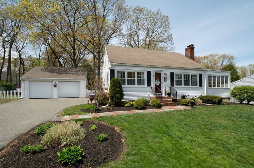 33 Ox Bow Ln, Randolph, MA 02368 exterior