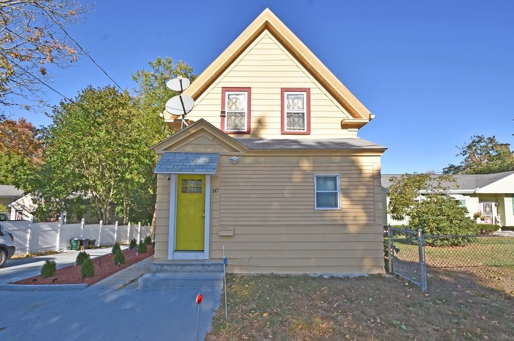 147 Pearl St, Stoughton, MA 02072 exterior