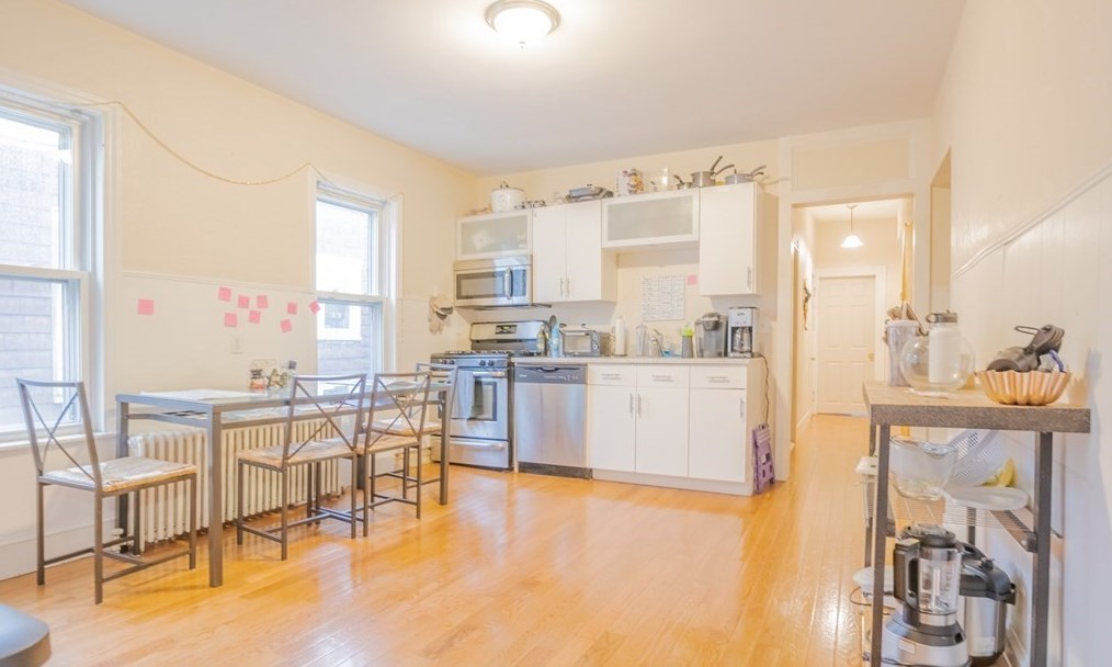 166 Leyden St #3, Boston, MA 02128