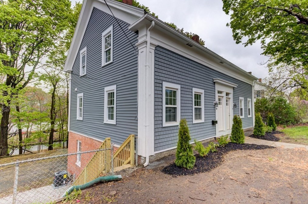 32 Linwood Ave, Whitinsville, MA 01588 exterior