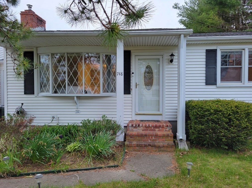 748 Warren Ave, Swansea, MA 02777 exterior