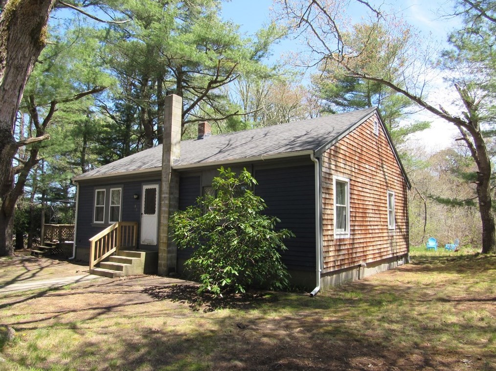 69 Nightingale Pond Rd, Bourne, MA 02532 exterior