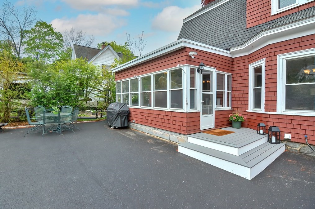8 Everett St, Hudson, MA 01749 exterior