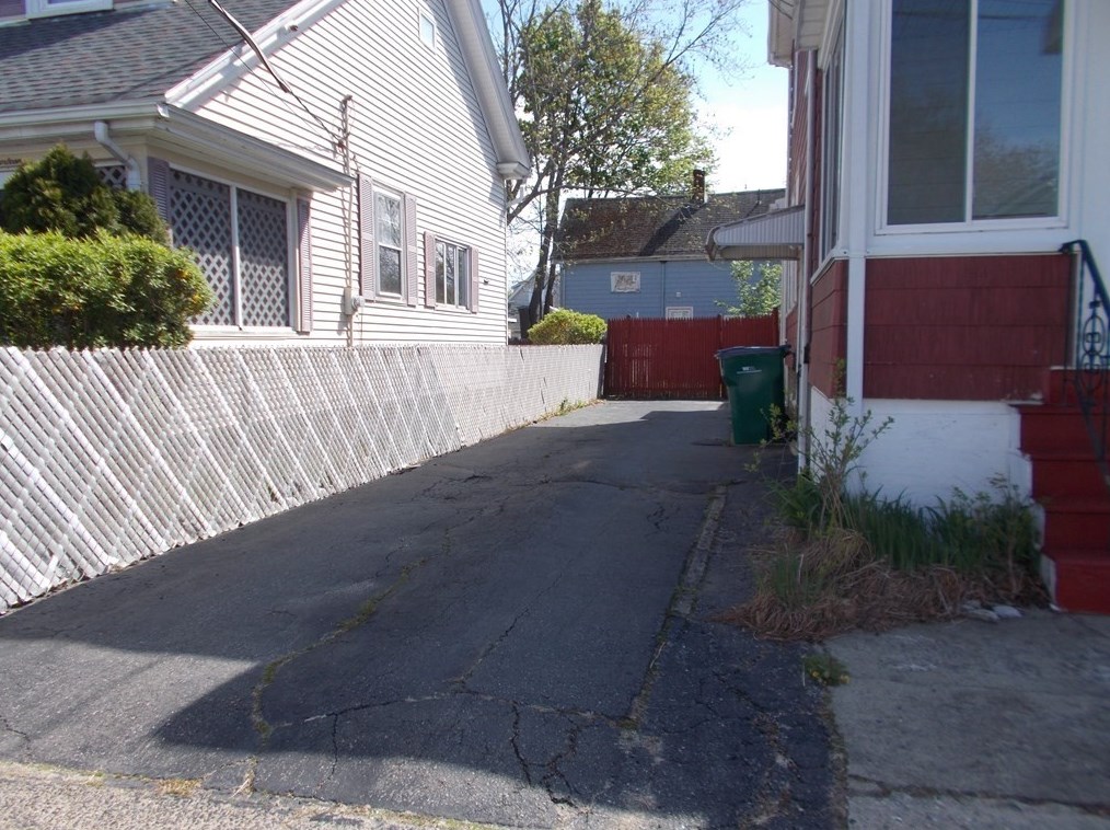 16 Bacheller St, Lynn, MA 01904-2204