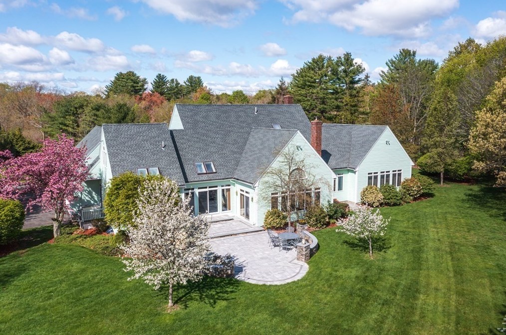 16 Manor Ln, Westwood, MA exterior