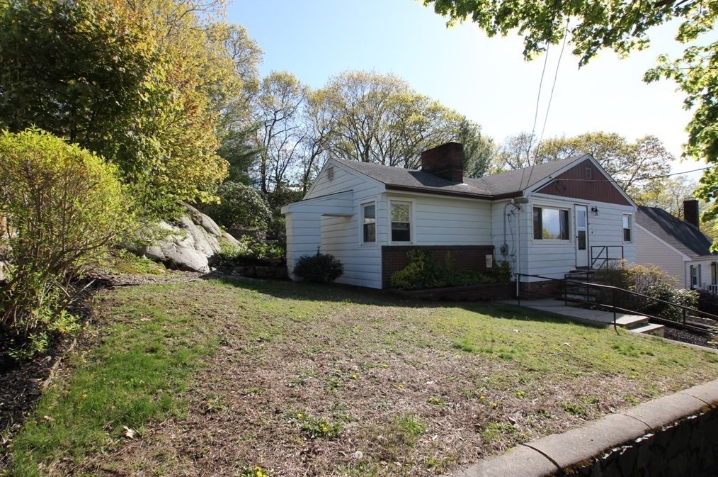 27 Cannon Rock Rd, Lynn, MA 01904 exterior