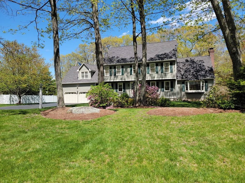 34 Blueberry Ln, Hopkinton, MA 01748 exterior