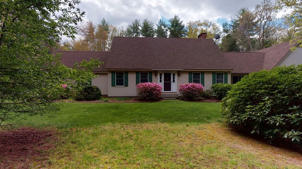 72 Dudley Rd, Kensington, NH 03833-6232