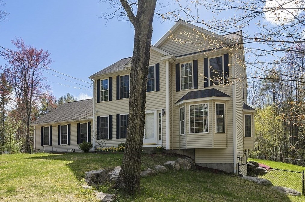 878 Timpany Blvd, Gardner, MA 01440 exterior