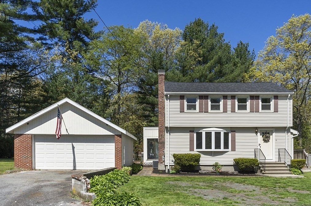 4 Brookfield Rd, Tewksbury, MA 01876 exterior