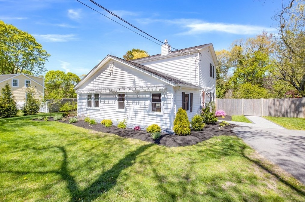 176 Stockbridge Rd, Scituate, MA 02066 exterior