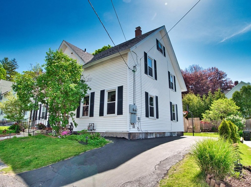 18 Maple St, Whitinsville, MA 01588 exterior