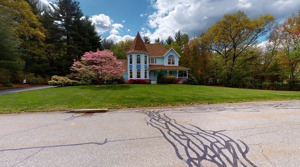 124 Country Club Dr, Whitinsville, MA 01588 exterior