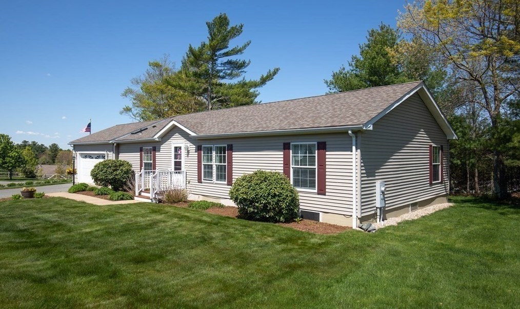 1111 Pheasant Ln, Middleboro, MA 02346 exterior