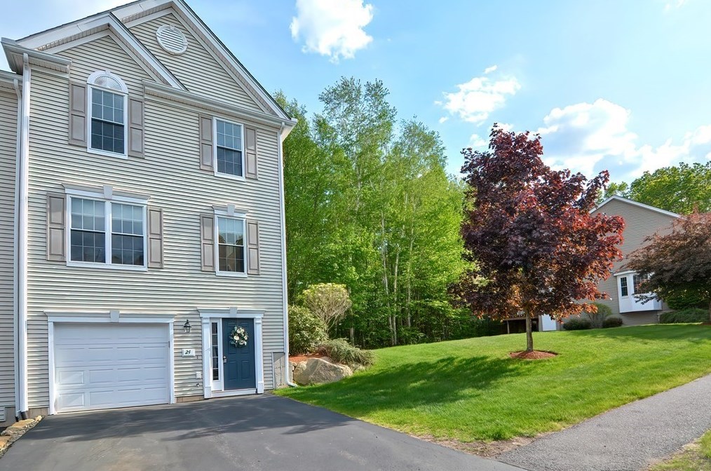 24 Daffodil Ct, Saundersville, MA 01560 exterior