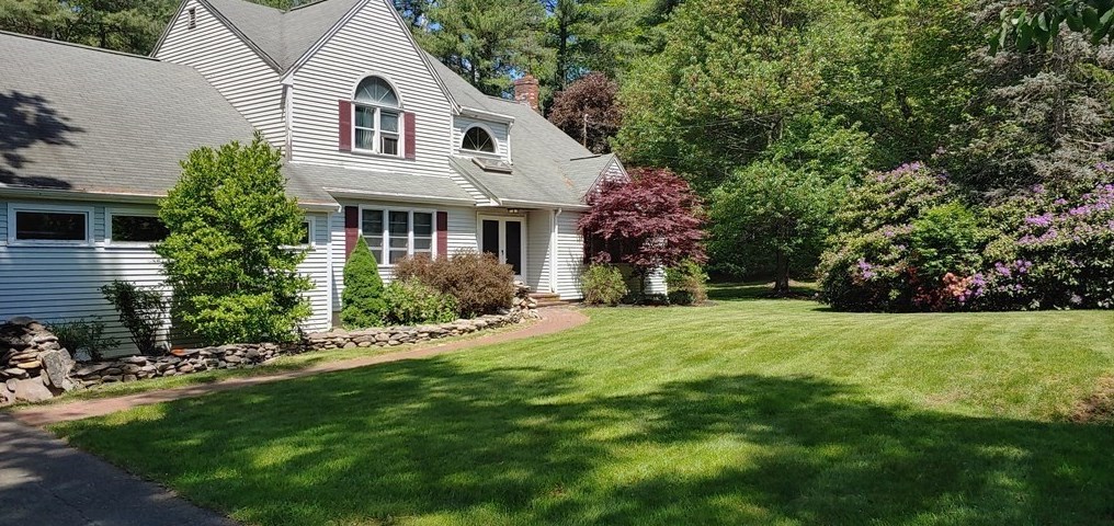 75 Holly Ln, East-Bridgewater, MA 02324 exterior