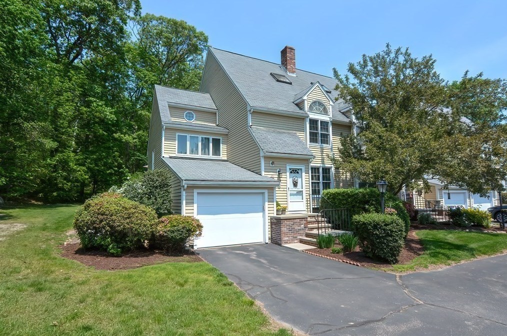 13 Oak Knoll Dr, North Attleboro, MA 02760 exterior