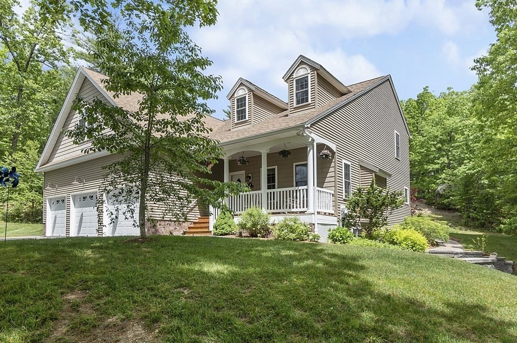 47 Fort Pond Ln, North Lancaster, MA 01523 exterior