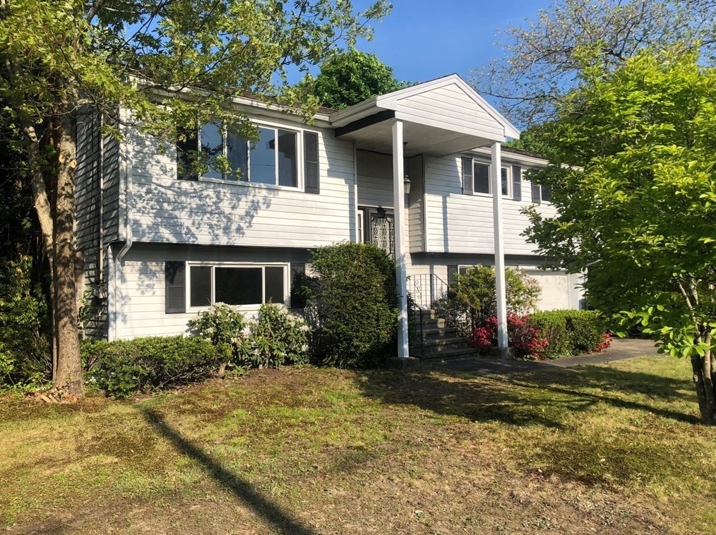 17 Birchwood Rd, Randolph, MA 02368 exterior