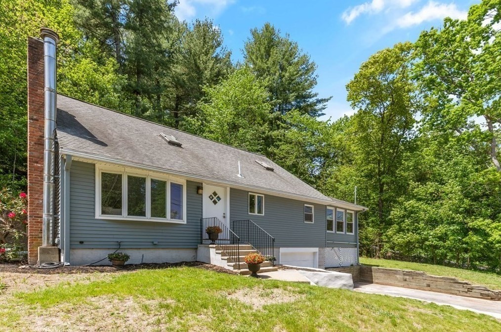 45 Willow Rd, Ayer, MA 01432 exterior