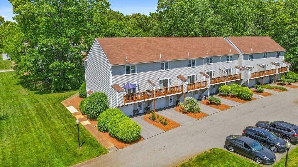 129 Patrick Rd, Tewksbury, MA 01876 exterior