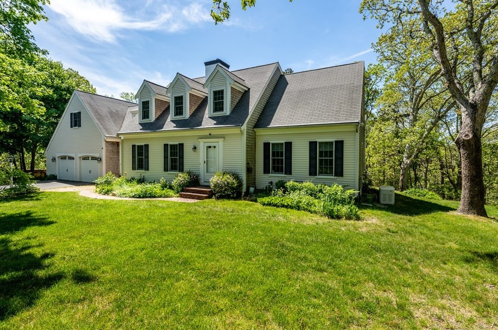 1795 Phinneys Ln, Barnstable, MA 02630 exterior