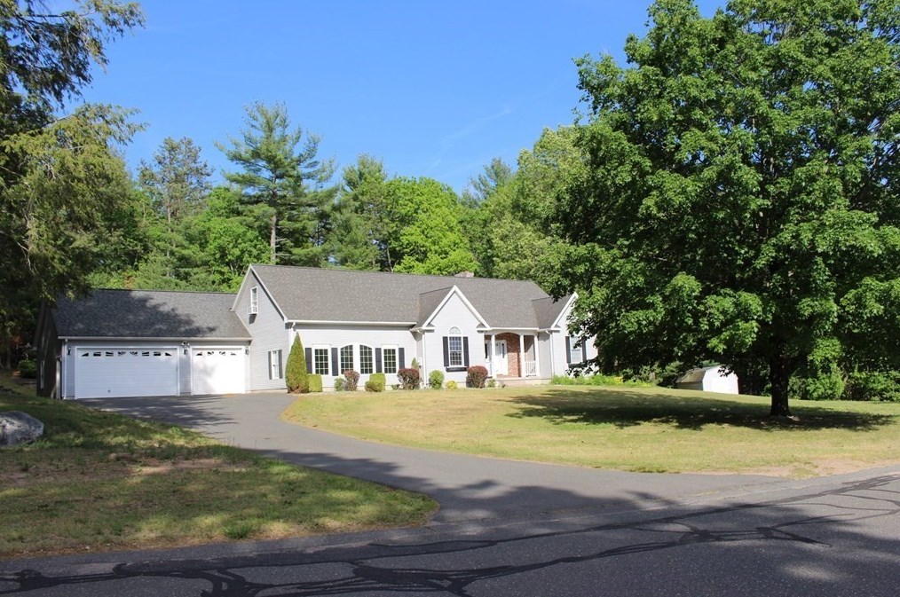 2 Hunters Ridge Cir, Southwick, MA 01077 exterior