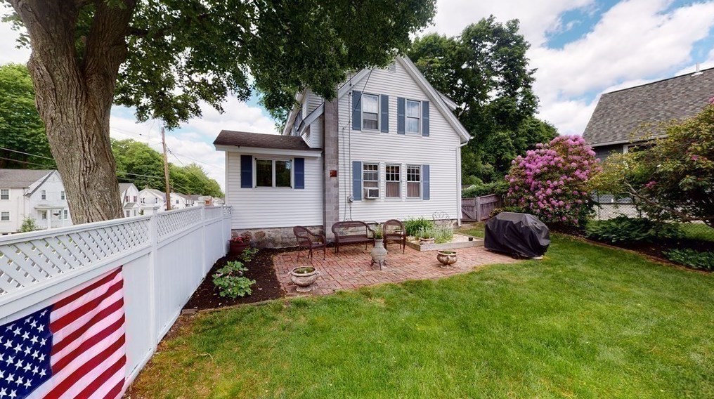15 Enmore St, Andover, MA 01810-2717
